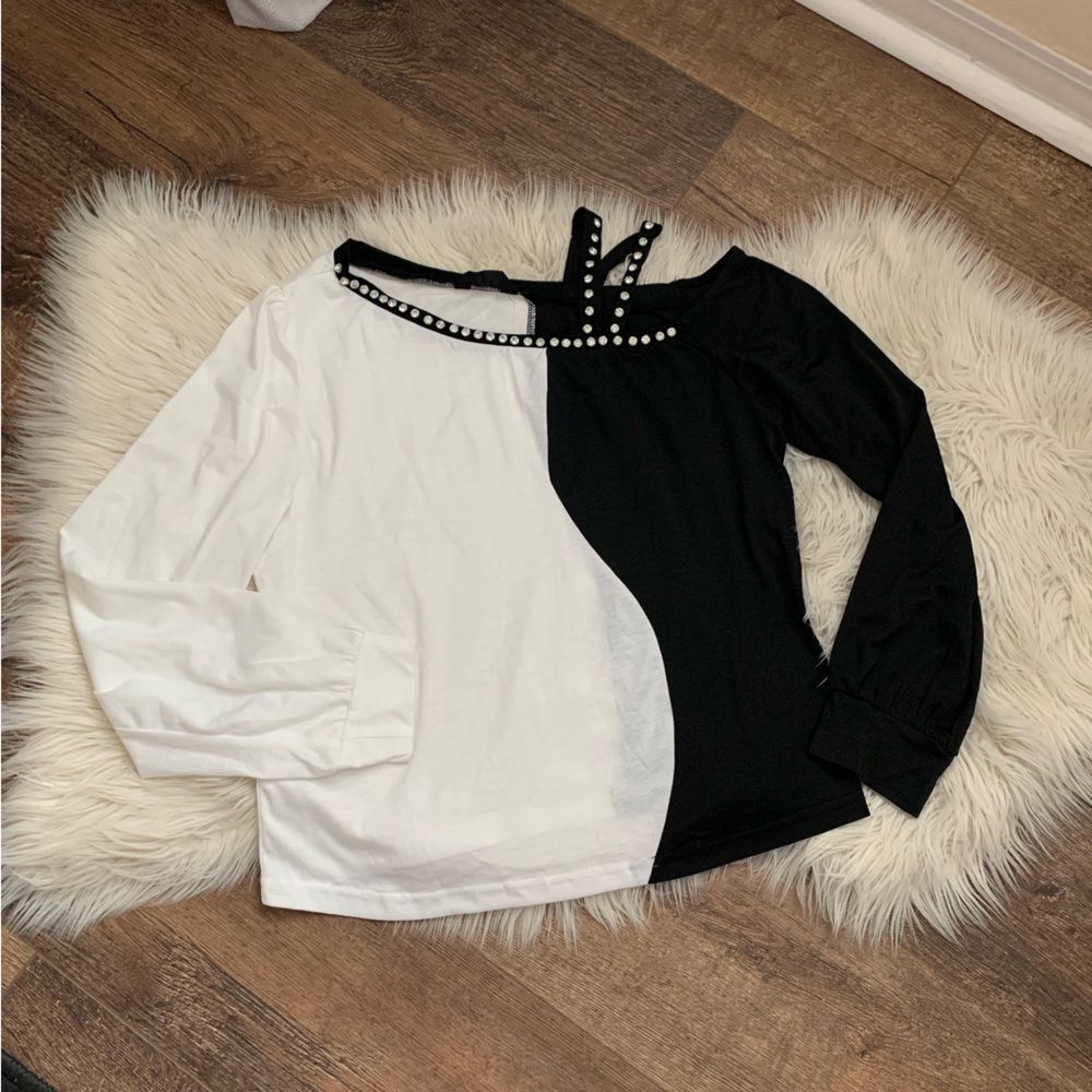Long Sleeve Asymmetrical Top - Picture 3 of 9
